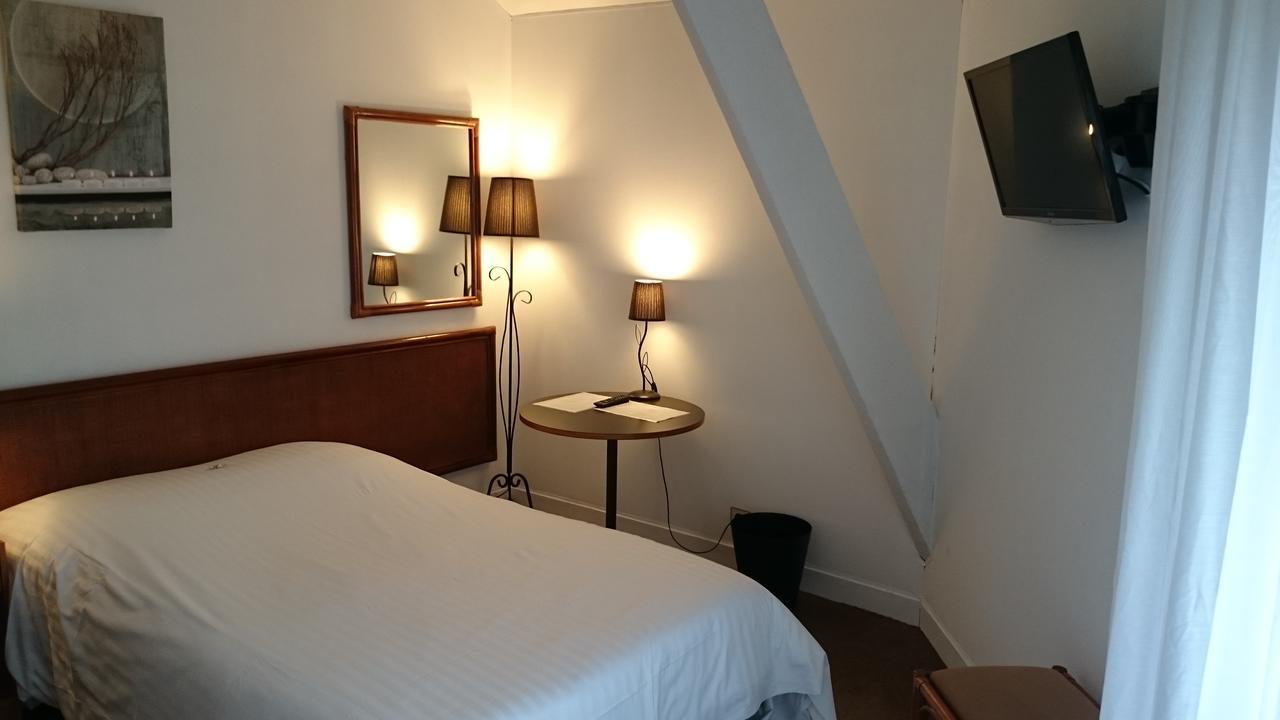 Hotel Restaurant - La Ferme De Vaux Creil Luaran gambar